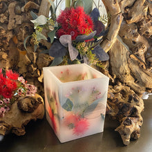 Load image into Gallery viewer, Bush Flora - Wax Lanterns Australiana