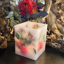 Load image into Gallery viewer, Bush Flora - Wax Lanterns Australiana
