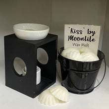 Load image into Gallery viewer, "Kiss" by Moonlite - Wax Melts