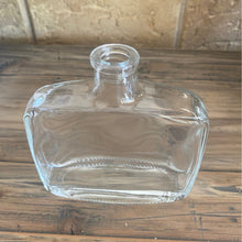 Load image into Gallery viewer, Reed Diffuser 350ml Elegance Glass Bottle.
