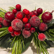 Load image into Gallery viewer, 24cm Fragrant Christmas Berry Cinnamon Centrepiece
