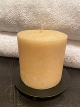Load image into Gallery viewer, Vanilla Crème - Fragrant Pillar Candles
