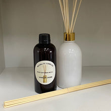 Load image into Gallery viewer, Vanilla Crème - Reed Diffuser Refill Fragrance 300ml Bottle + Set of Reeds
